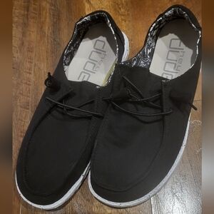 Hey Dude Women's Wendy Slip On Shoes.  Size 9. Black